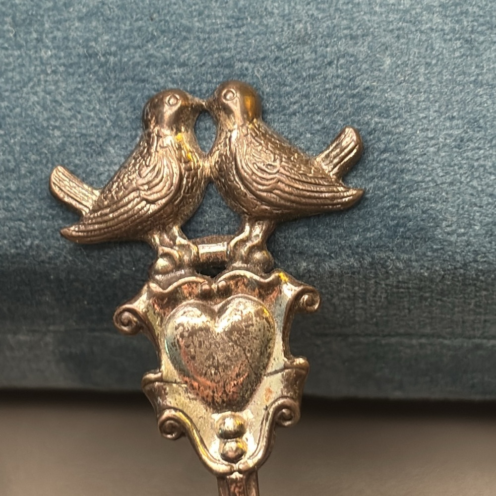 Vintage signed sterling antique love birds pin!! - Picture 5 of 7